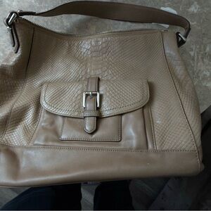 Elegant Tan Leather Shoulder Bag